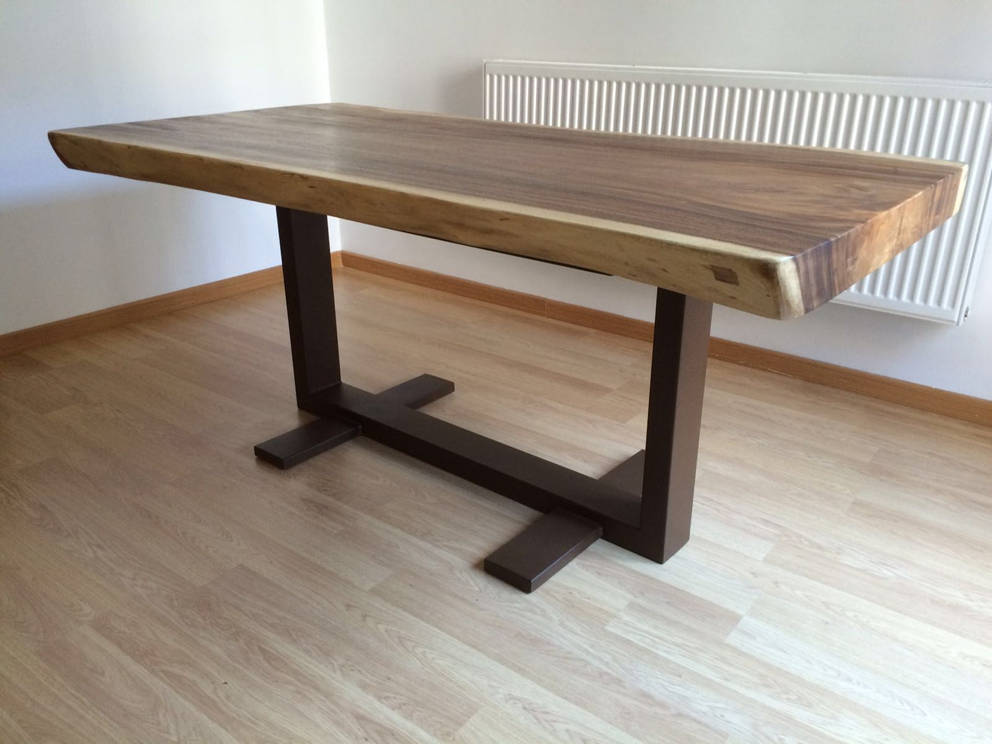 Mesa de comedor en madera maciza de Suar y patas de metal a elegir AM202211081213