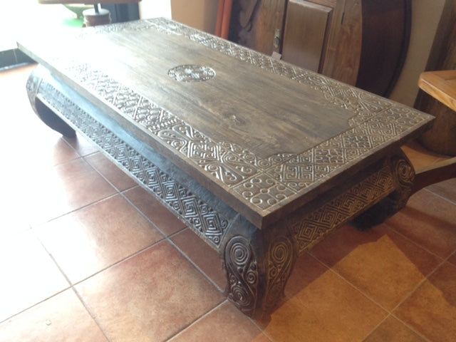 Mesa de centro estilo colonial-asiático artesanal en madera roja de Timor AM-14556