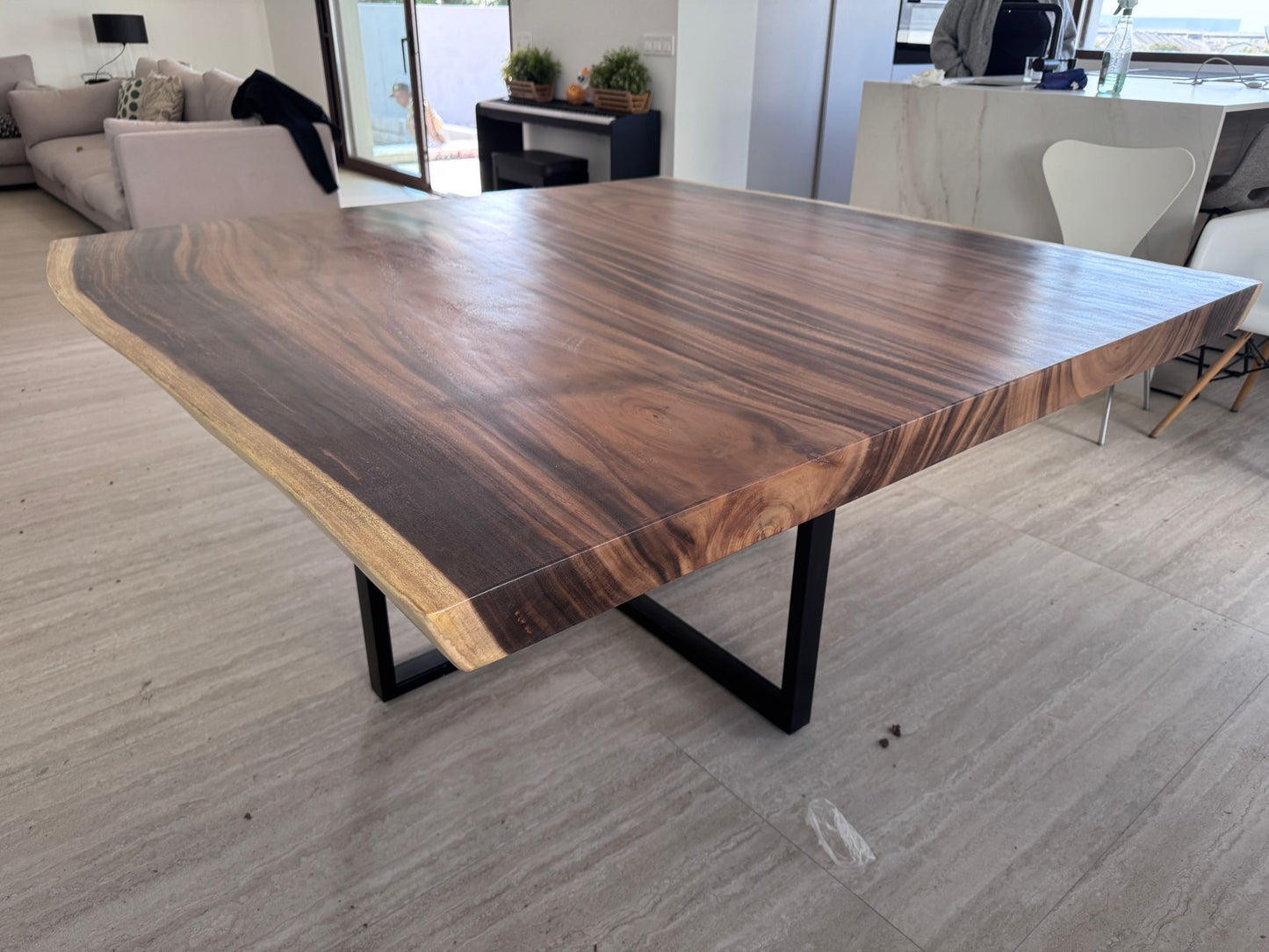 Mesa de comedor suar y metal. a medida AM202404111841