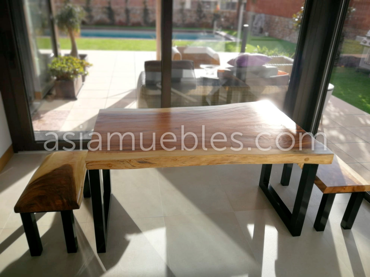 Mesa de comedor de madera de Suar maciza y patas metálicas a medida - AM-13963