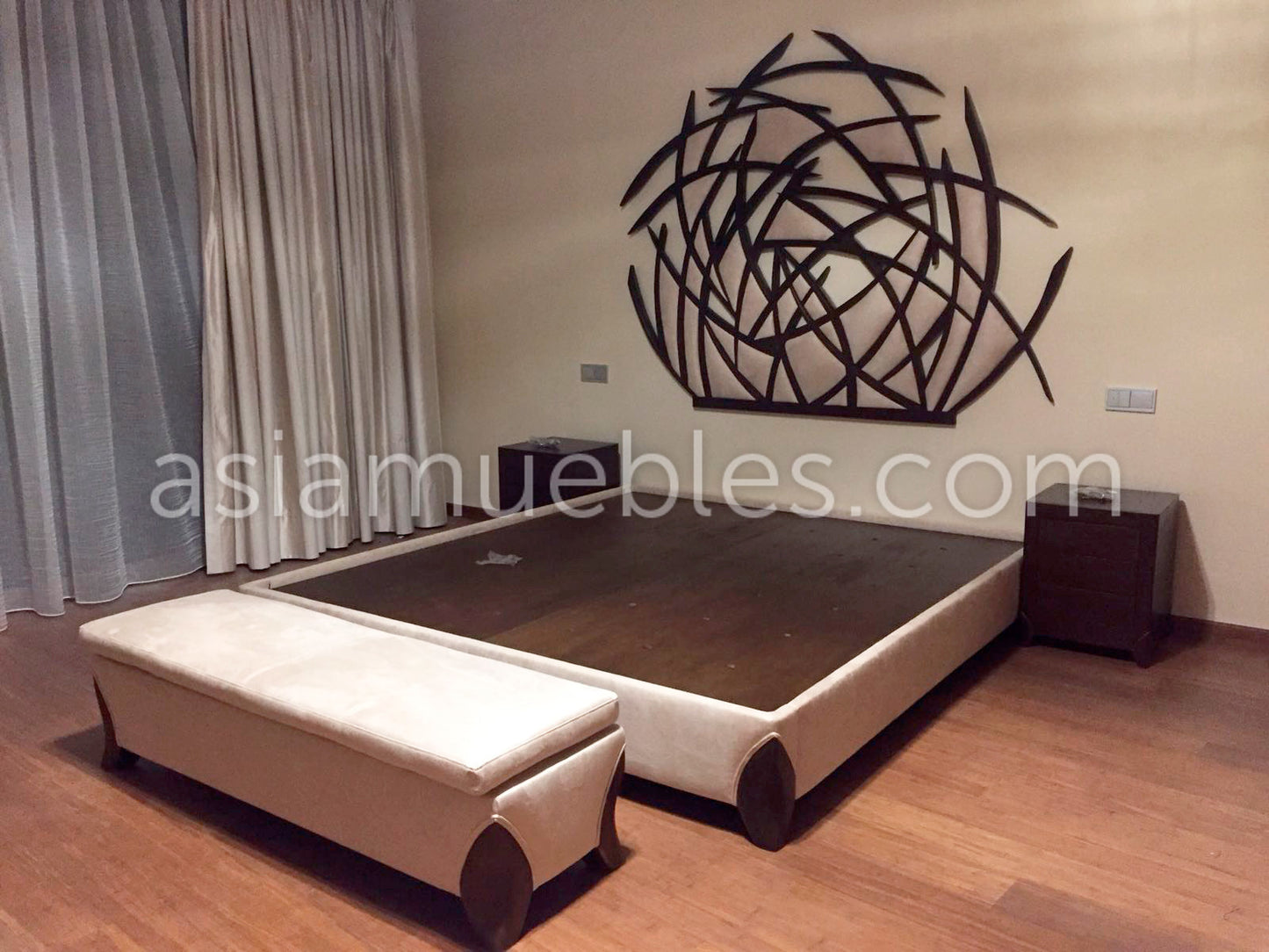 Cama a medida en madera de teca y tapizada - AM-20093