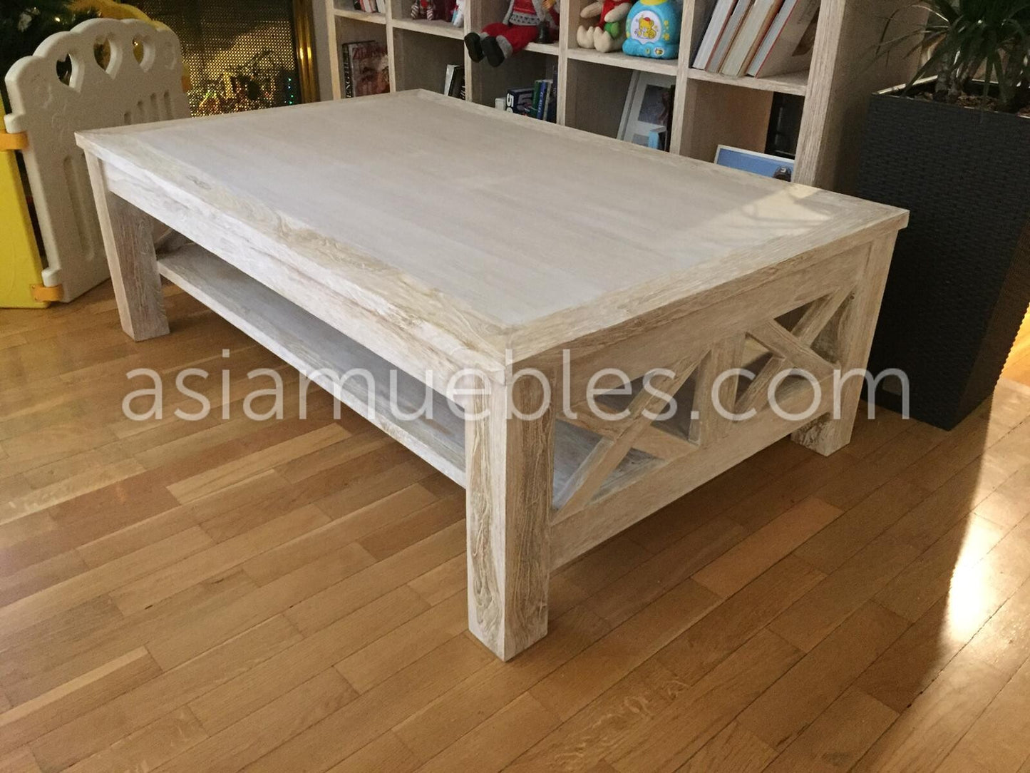 Fantástica cama de estilo asiático-colonial fabricada artesanalmente en madera de TECA. Disponible en cualquier medida y color.