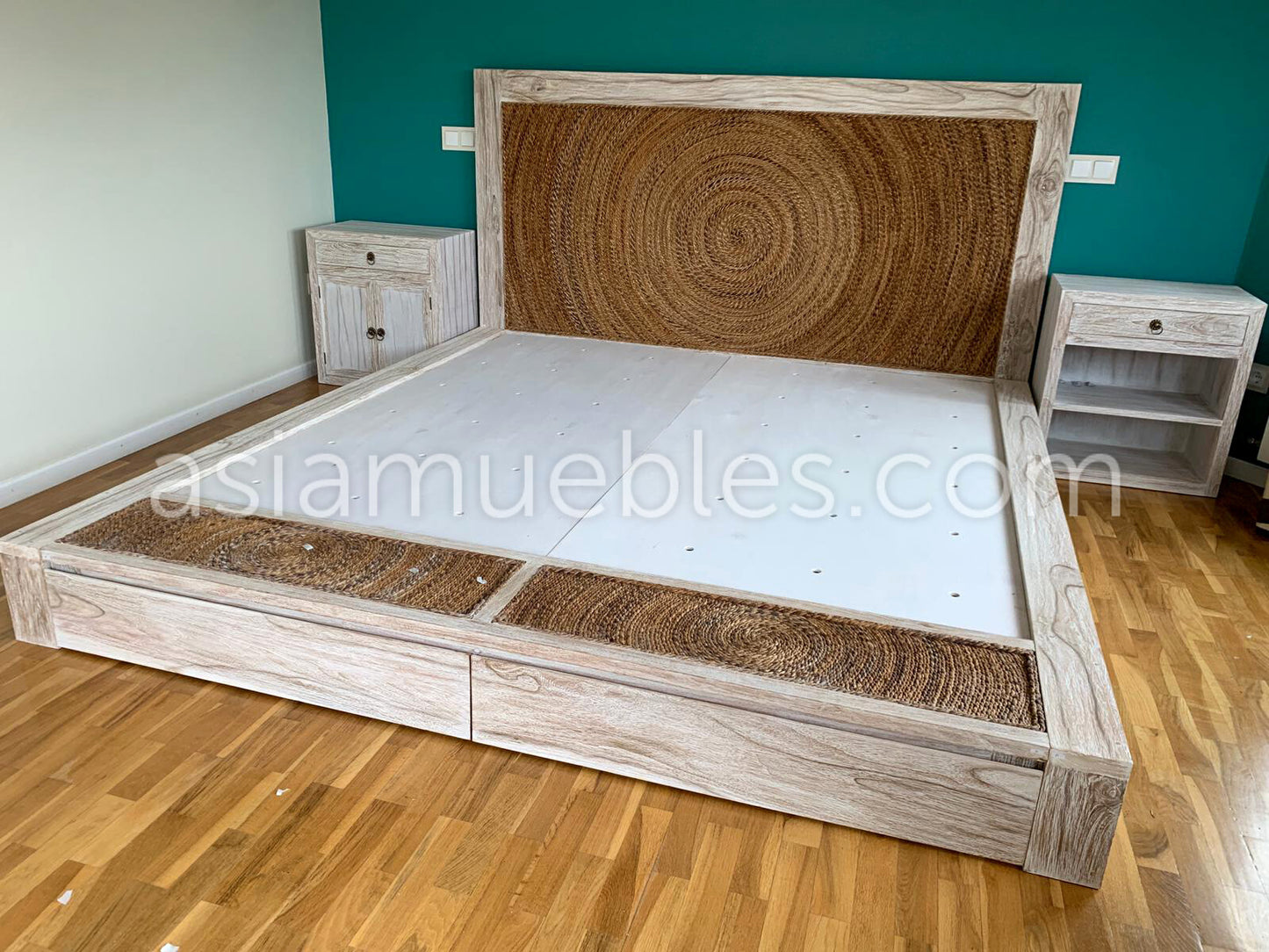 Cama en madera de teca con banana y cajones a medida - AM-20084