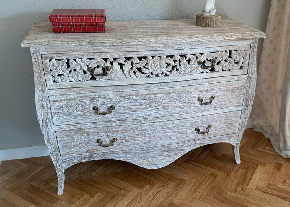 Cómoda con tallado artesanal AM202205241359