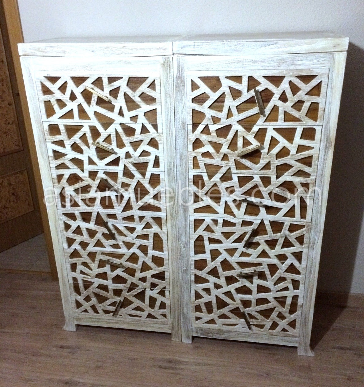 comoda asiatica colonial