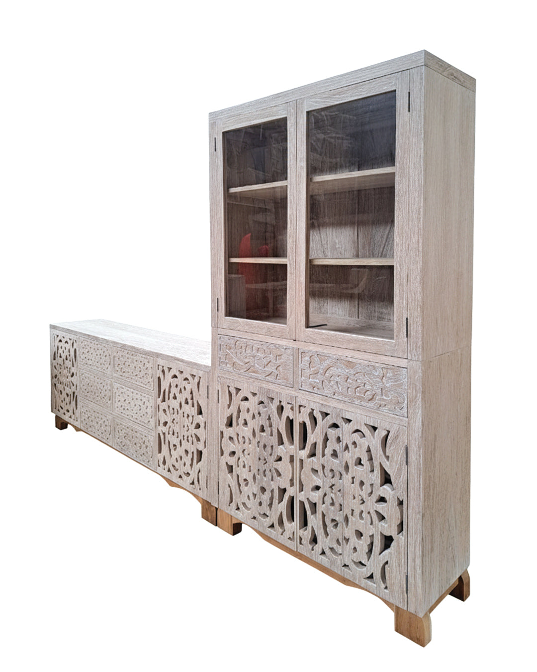 Vitrina a medida en teca blanco decapado con puertas talladas - AM-14387