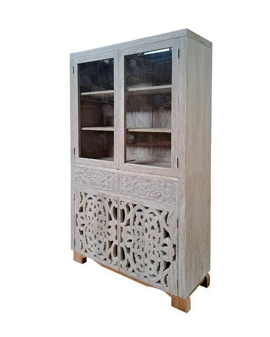 Vitrina a medida en teca blanco decapado con puertas talladas - AM-14387