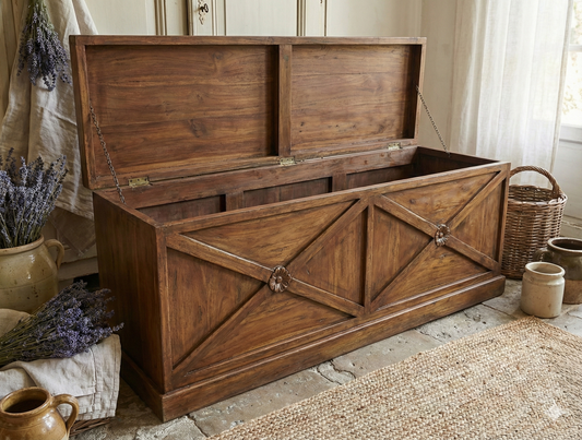 Baúl con crucetas en madera de teca - AM-20285