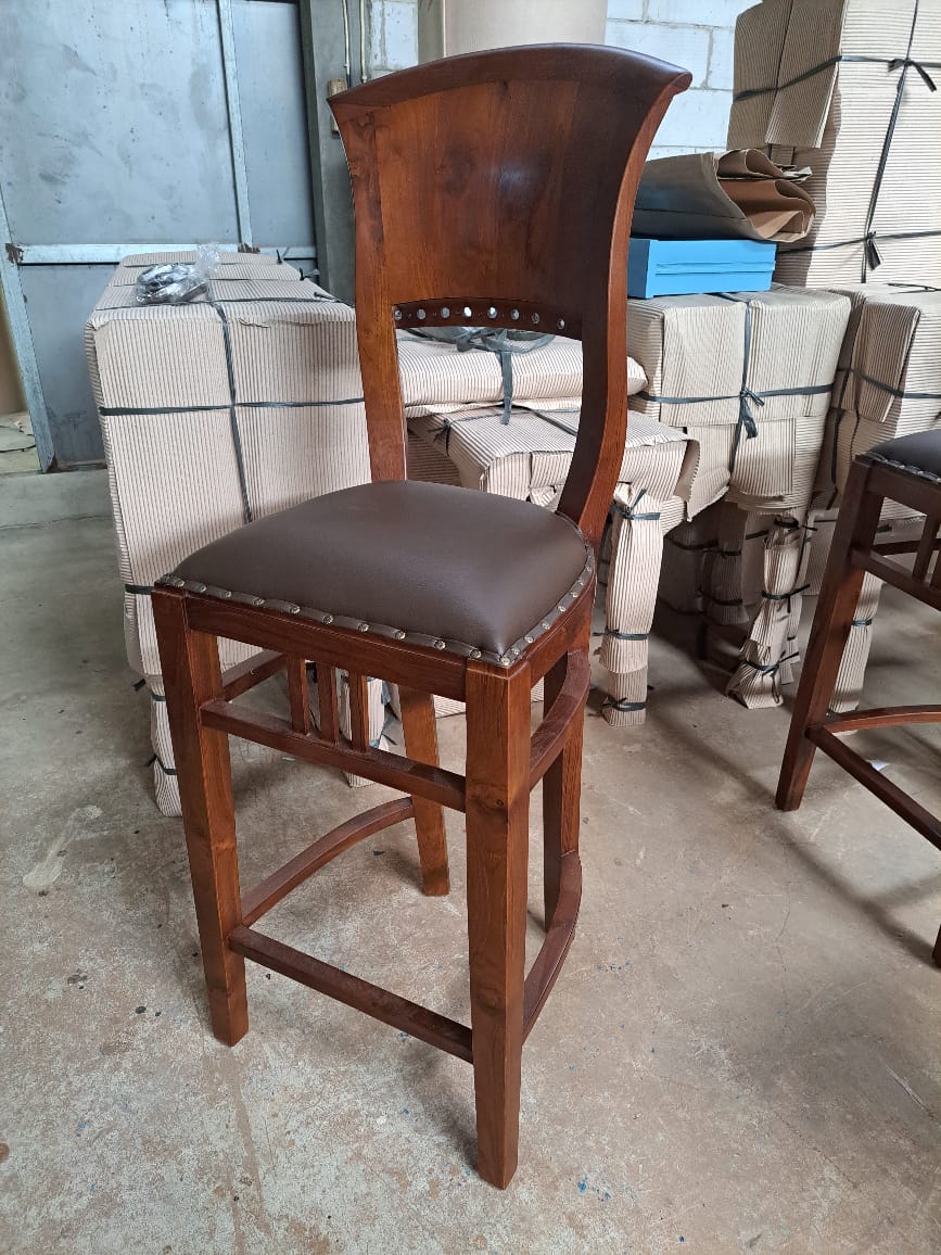 Taburete colonial en teca AM07102025