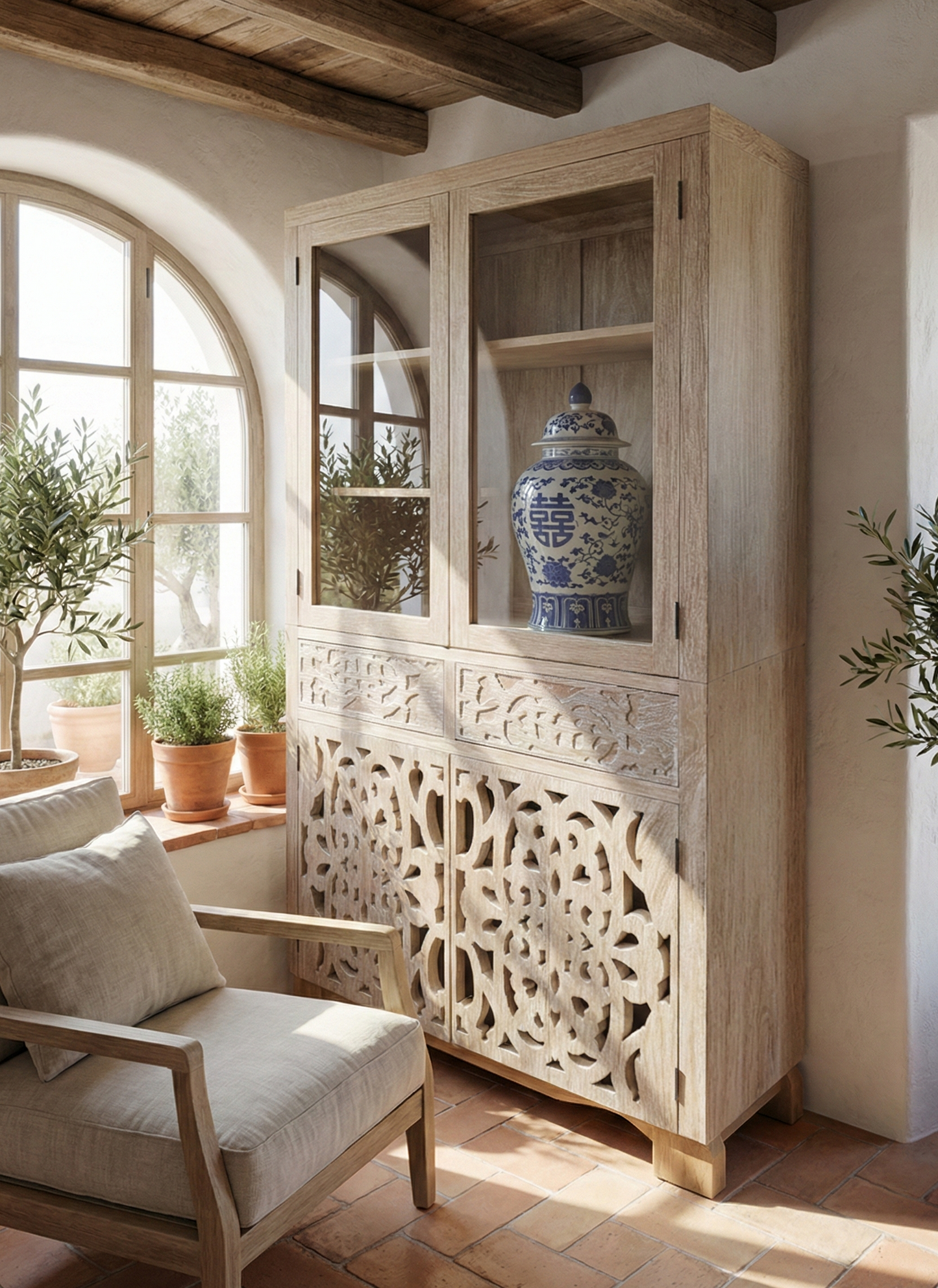 Vitrina colonial a medida en teca puertas talladas - AM-14387